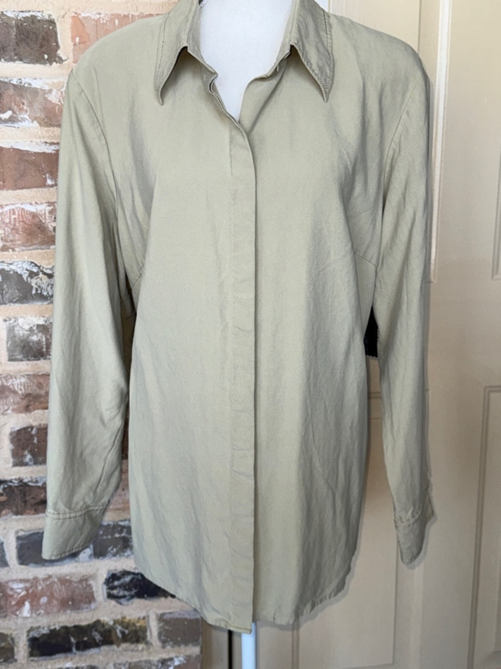 NWT Dué Per Dué Tan 100% Silk Button-Up Shirt Timeless Classic Quiet Luxury